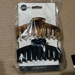 NWT Gemelli Jenna set 2 hair clips